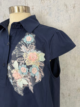 Load image into Gallery viewer, High-Low Floral application Tunic Top
