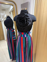 Load image into Gallery viewer, GRACIA-Giant flower Satin Top