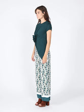 Load image into Gallery viewer, GRACIA-Sleeveless Flower Applique Sharp Asymmetrical Top