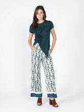 Load image into Gallery viewer, GRACIA-Sleeveless Flower Applique Sharp Asymmetrical Top