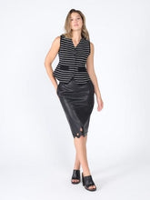 Load image into Gallery viewer, GRACIA-Vertical striped v-neck vest