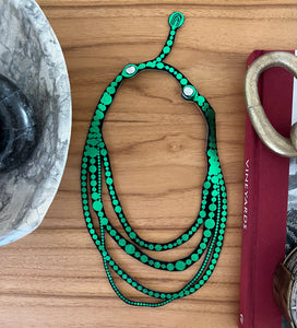 Madame Pearls Bold