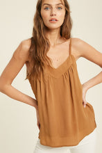 Load image into Gallery viewer, V-NECK TEXTURED WOVEN CAMI TOP