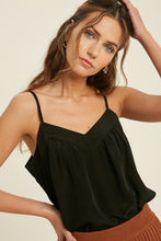 Load image into Gallery viewer, V-NECK TEXTURED WOVEN CAMI TOP