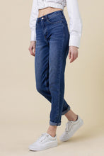 Load image into Gallery viewer, High Waisted classic Boyfriend Jean