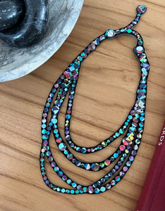 Madame Pearls Bold-Mosaic