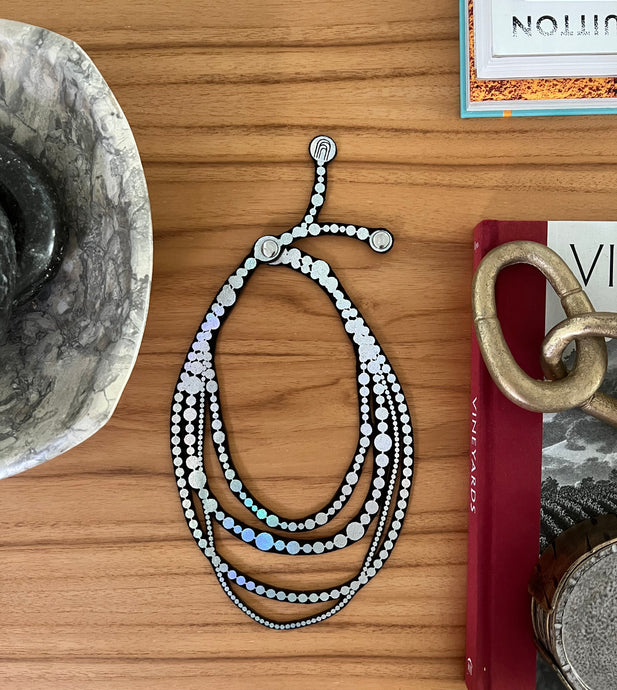 Madame  Pearls Bold-Holographic