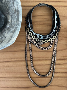 Chain Chocker with Strings